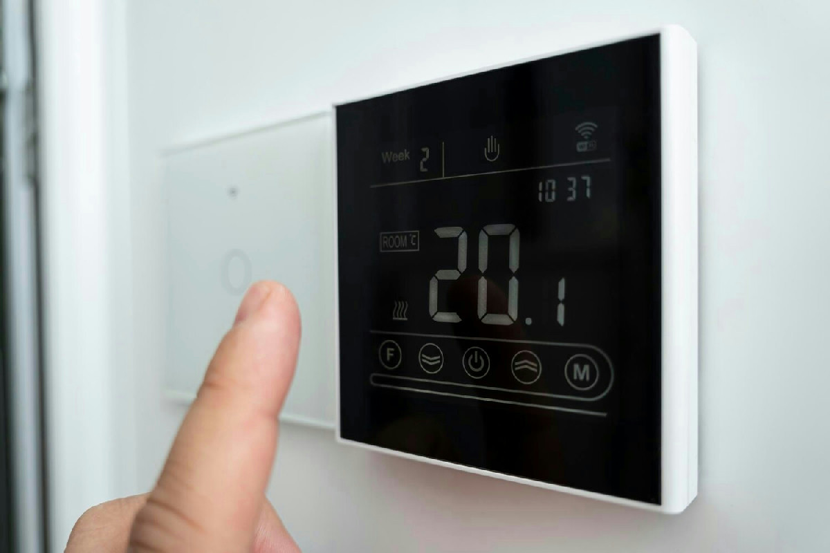 Installare termostati moderni prima dell’inverno: risparmio energetico e riscaldamento efficiente per la casa