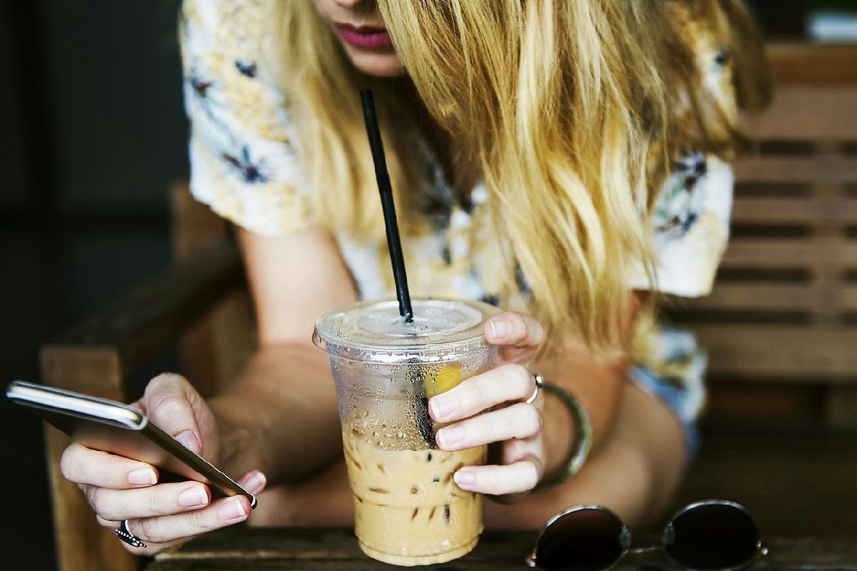 L’età giusta per affidare uno smartphone ai bambini: consigli scientifici per evitare rischi sociali