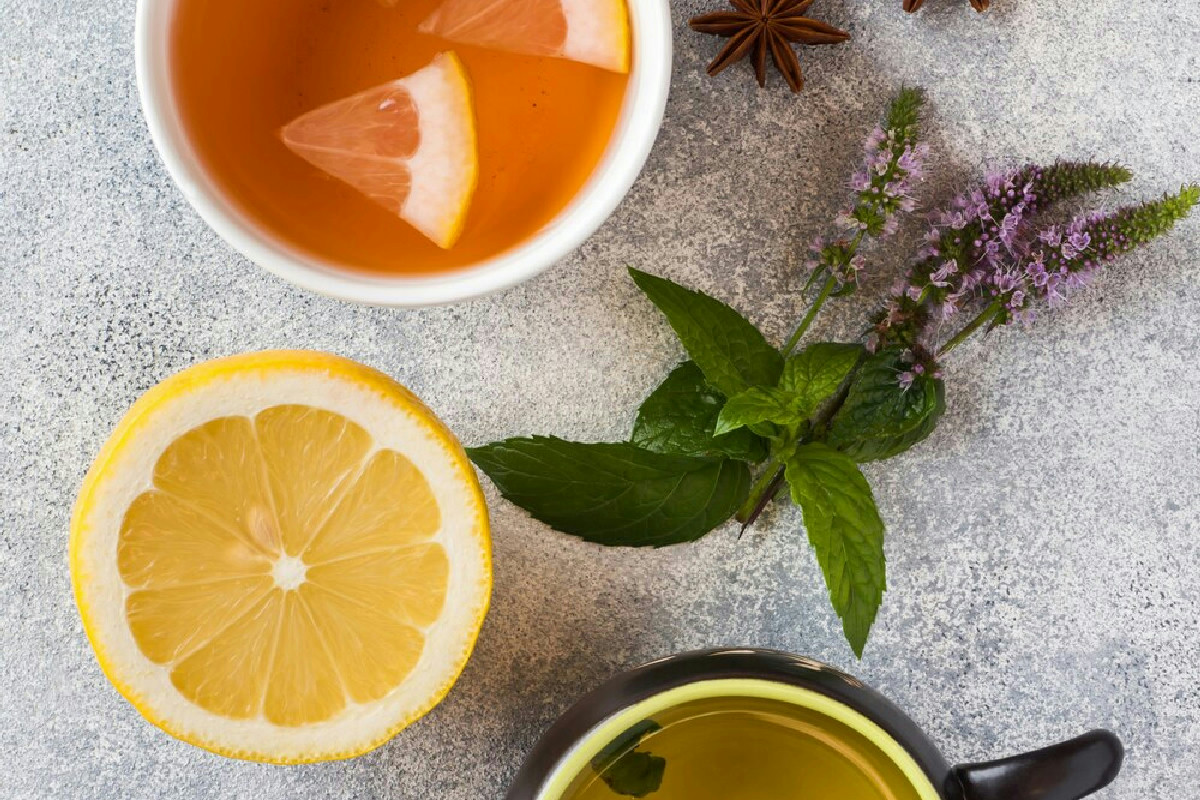 Mal di testa forte: le tisane più efficaci e i consigli per usarle correttamente ogni giorno