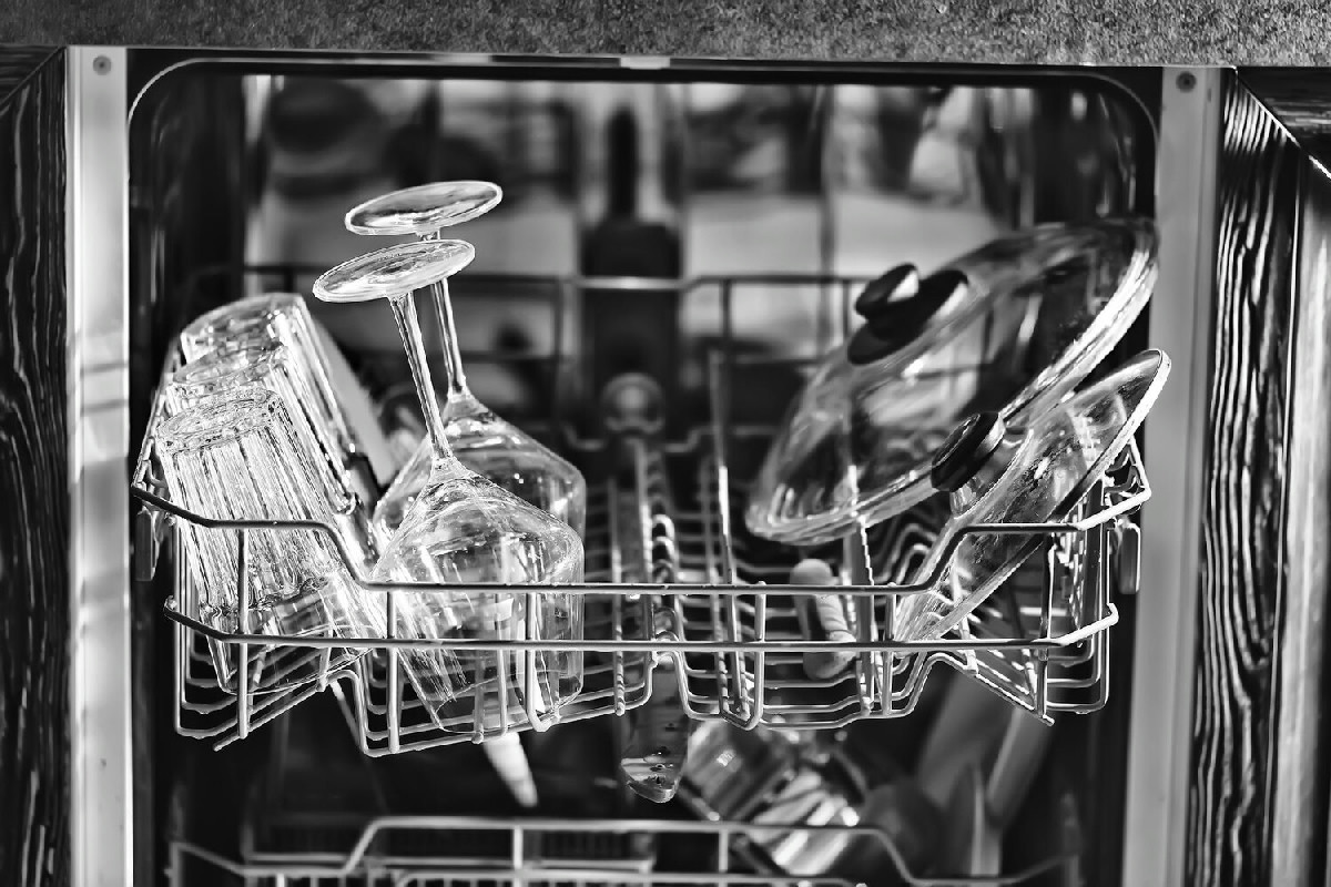 Sai cosa succede se l'utente trascura questa parte della lavastoviglie in casa ogni settimana?